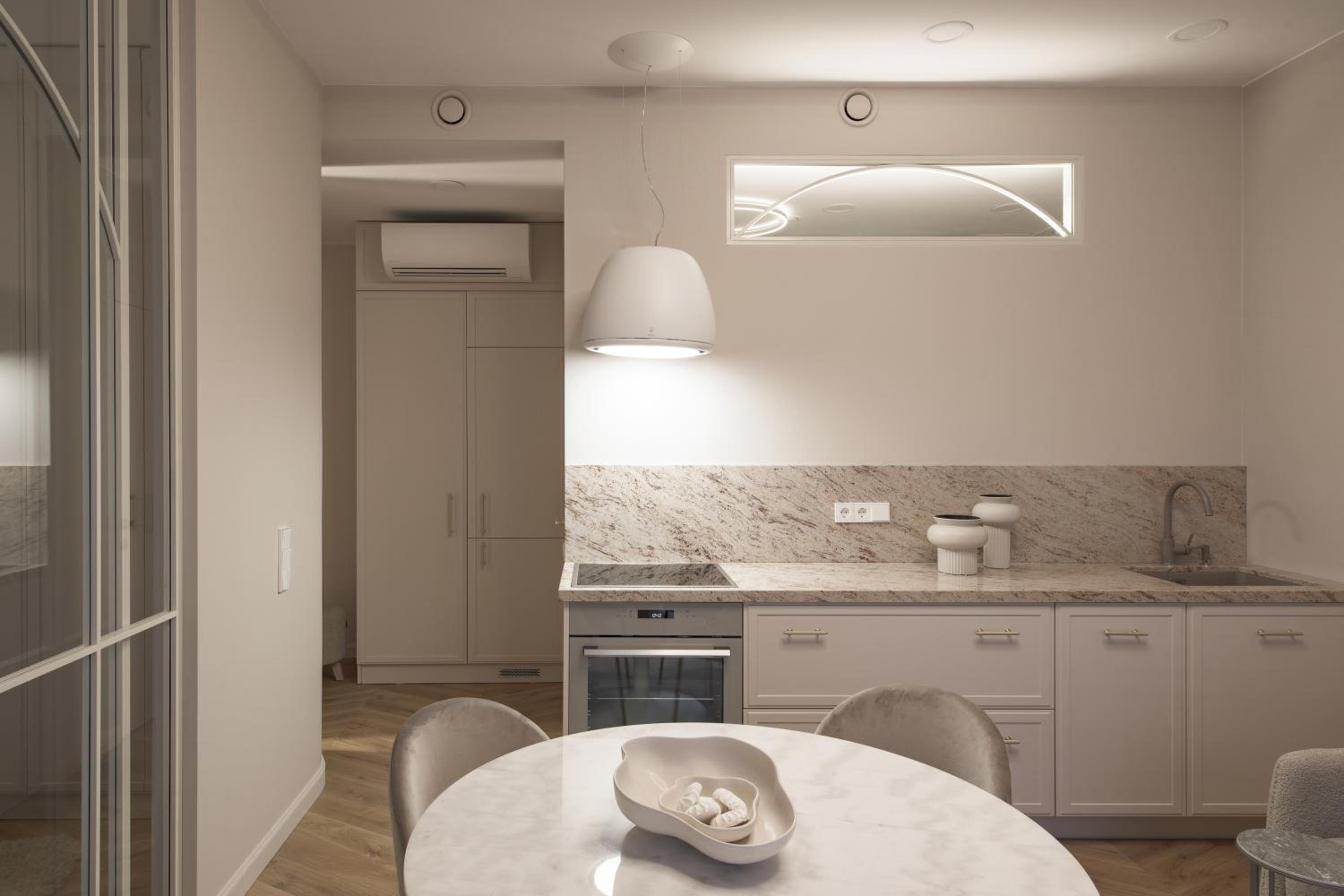 IVIS House - Elegant Apartment with Church View in Vilnius Old Town view 3