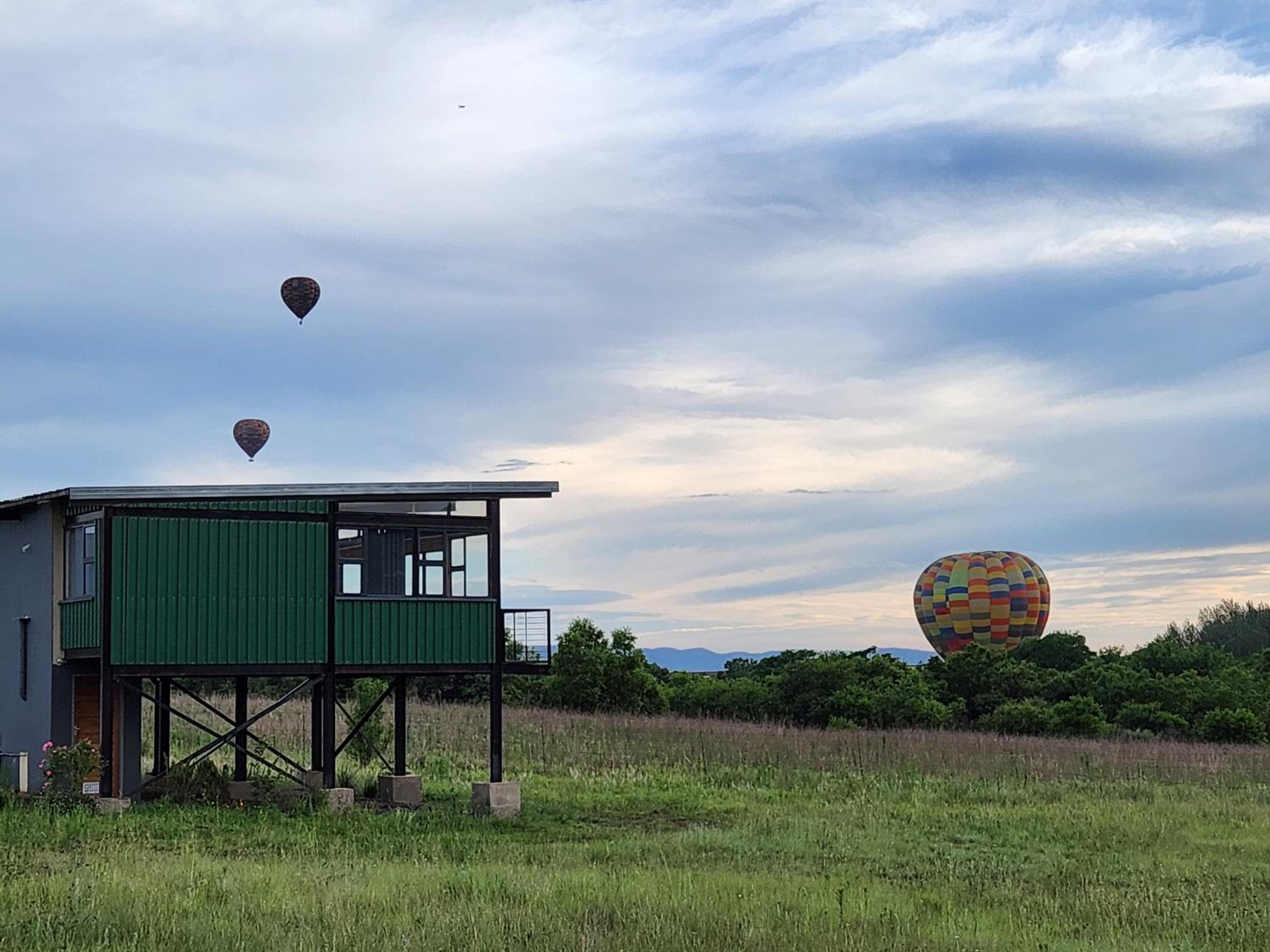 Balloon View Country Cottage view 2