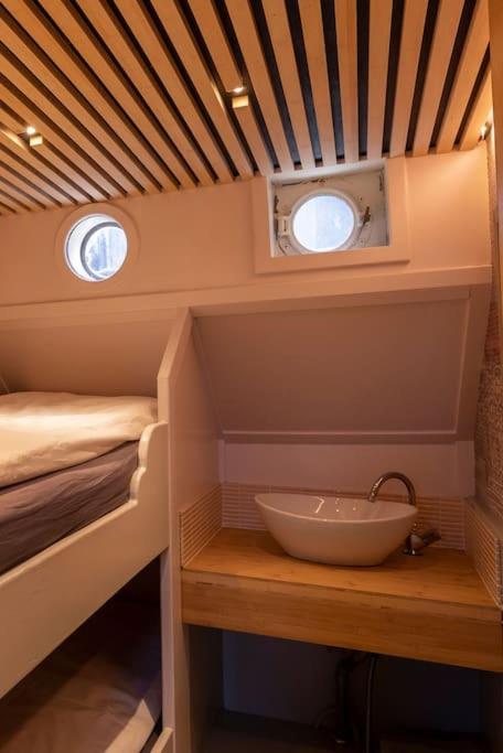 Boutique style ship 10 double cabins view 3