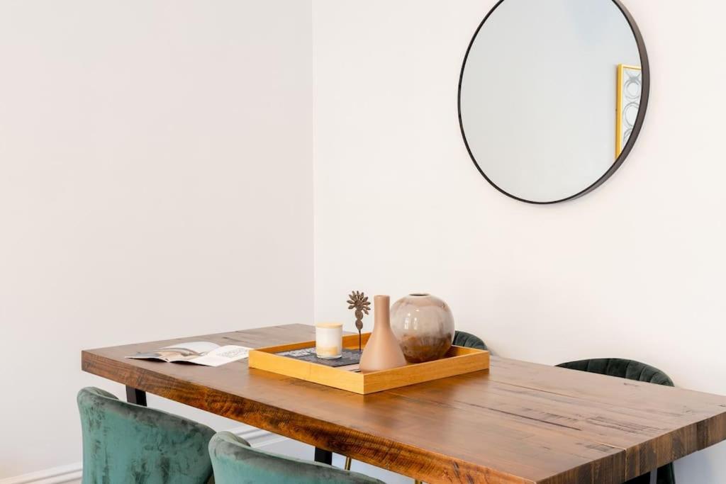 E10-2 Designer East Village Townhouse 1BR W D