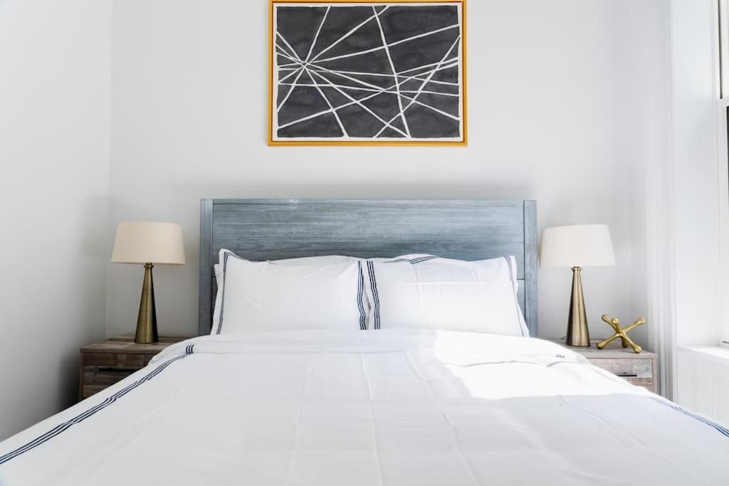 E10-2 Designer East Village Townhouse 1BR W D