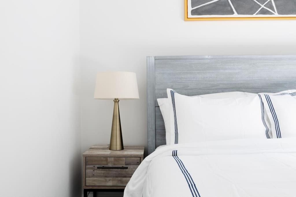 E10-2 Designer East Village Townhouse 1BR W D