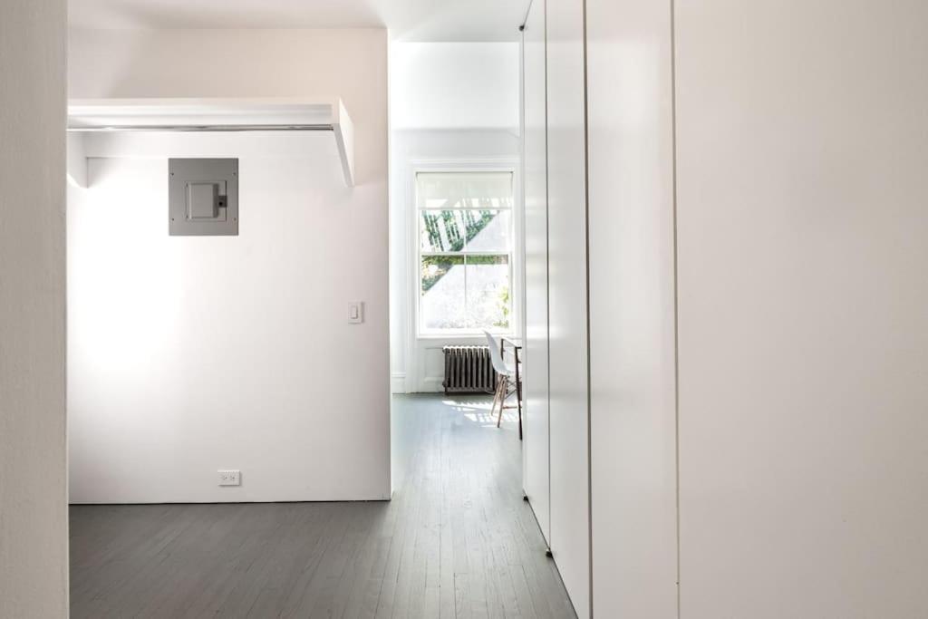 E10-2 Designer East Village Townhouse 1BR W D