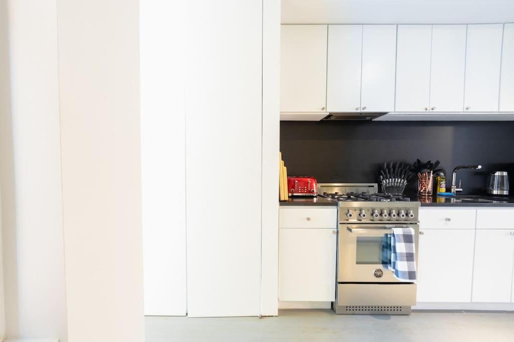 E10-2 Designer East Village Townhouse 1BR W D
