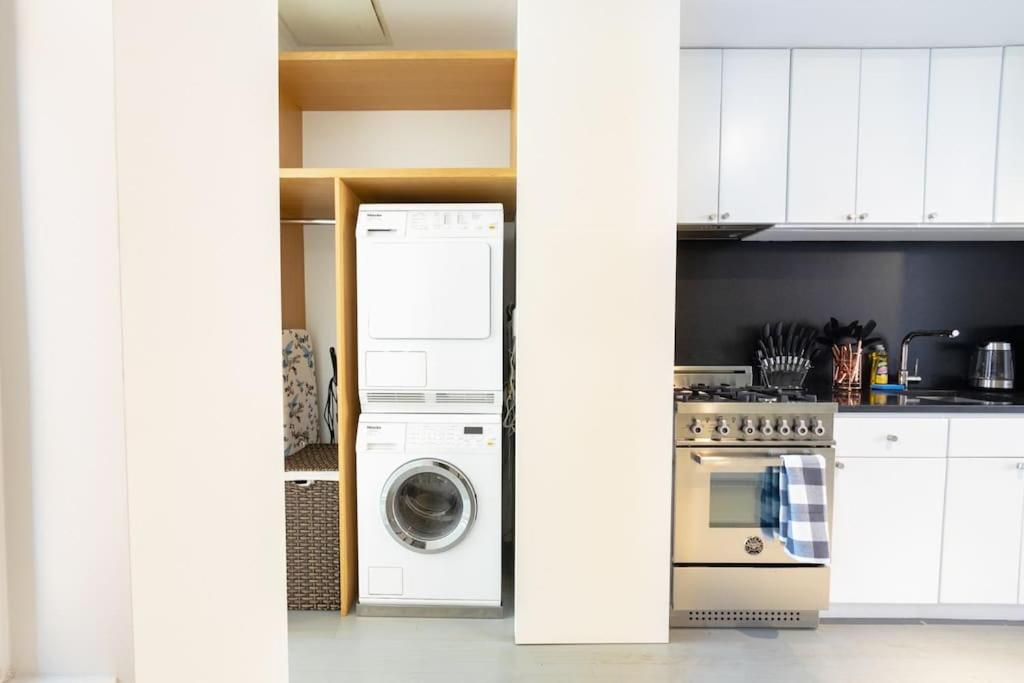 E10-2 Designer East Village Townhouse 1BR W D