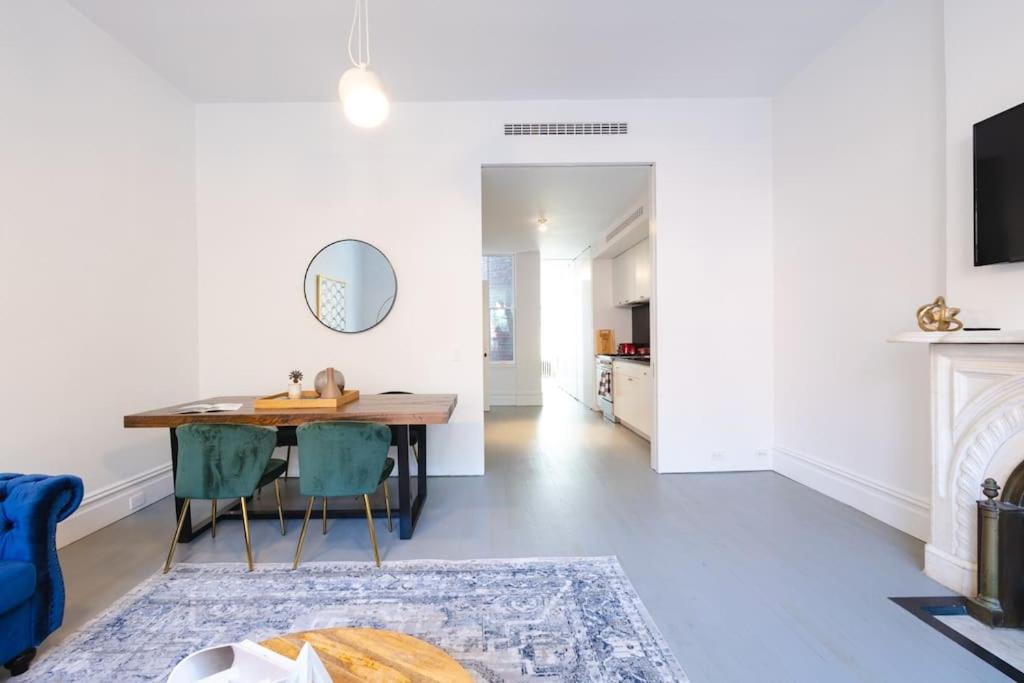E10-2 Designer East Village Townhouse 1BR W D