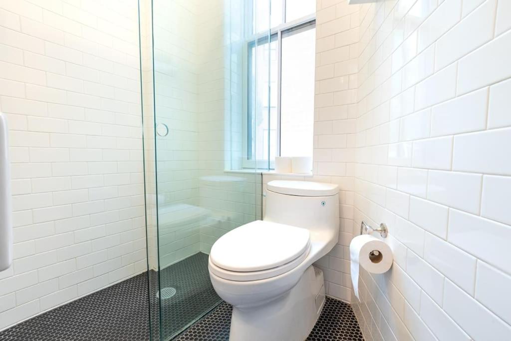 E10-2 Designer East Village Townhouse 1BR W D