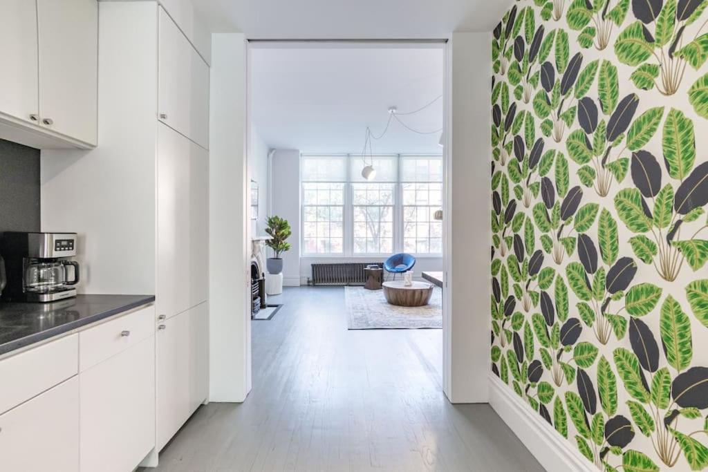 E10-2 Designer East Village Townhouse 1BR W D