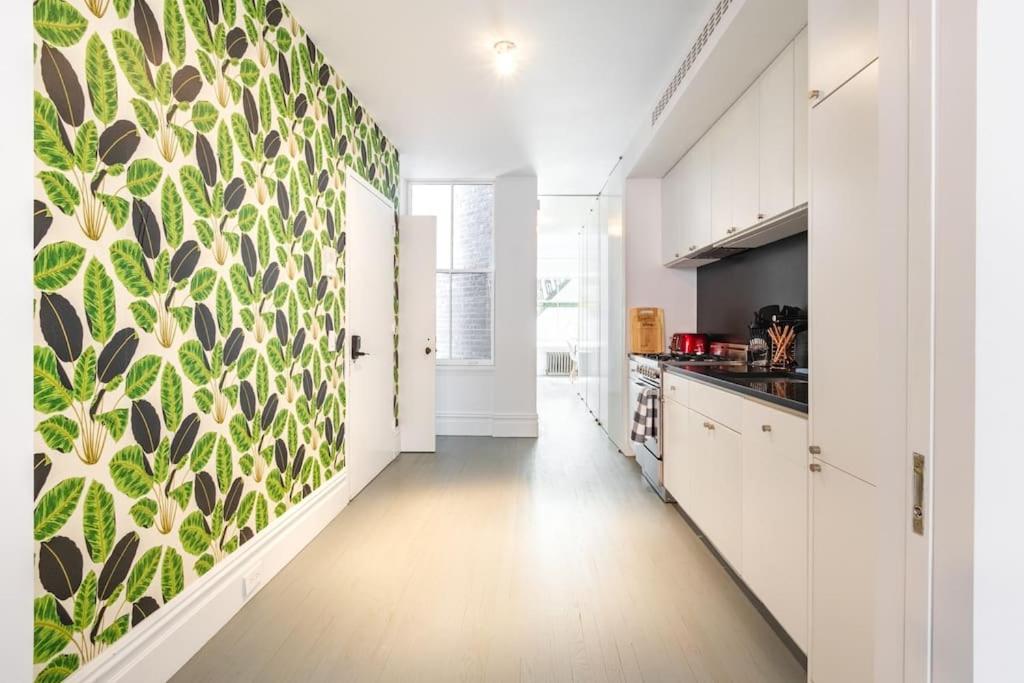 E10-2 Designer East Village Townhouse 1BR W D