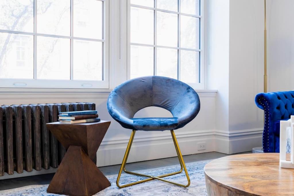 E10-2 Designer East Village Townhouse 1BR W D