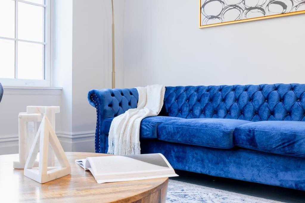 E10-2 Designer East Village Townhouse 1BR W D