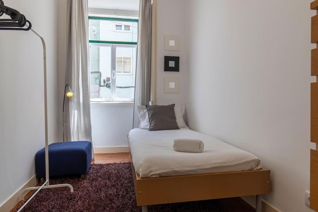 Typical Lisbon Apartment 2bdr view 4