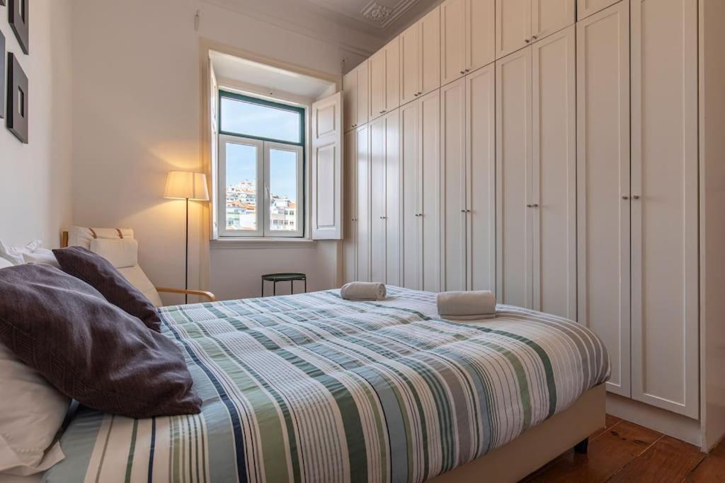 Typical Lisbon Apartment 2bdr view 2