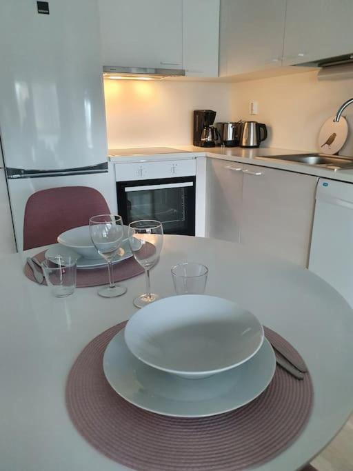 Cosy and quiet 1 br apartment - 7 min airport view 3