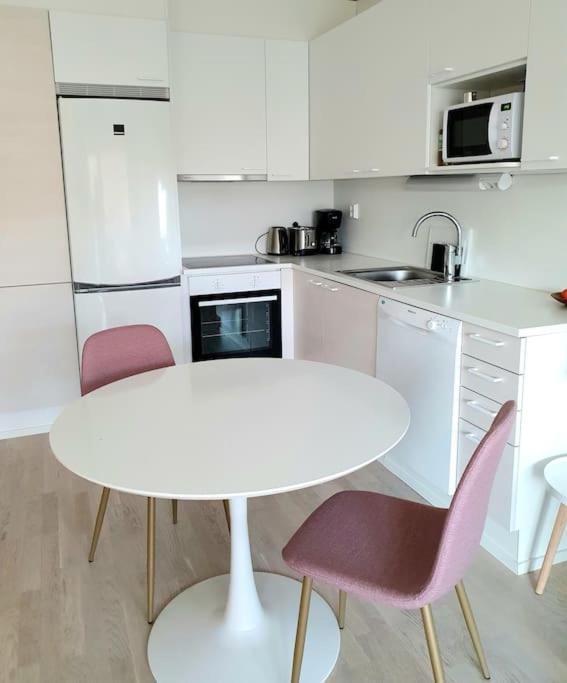 Cosy and quiet 1 br apartment - 7 min airport view 4