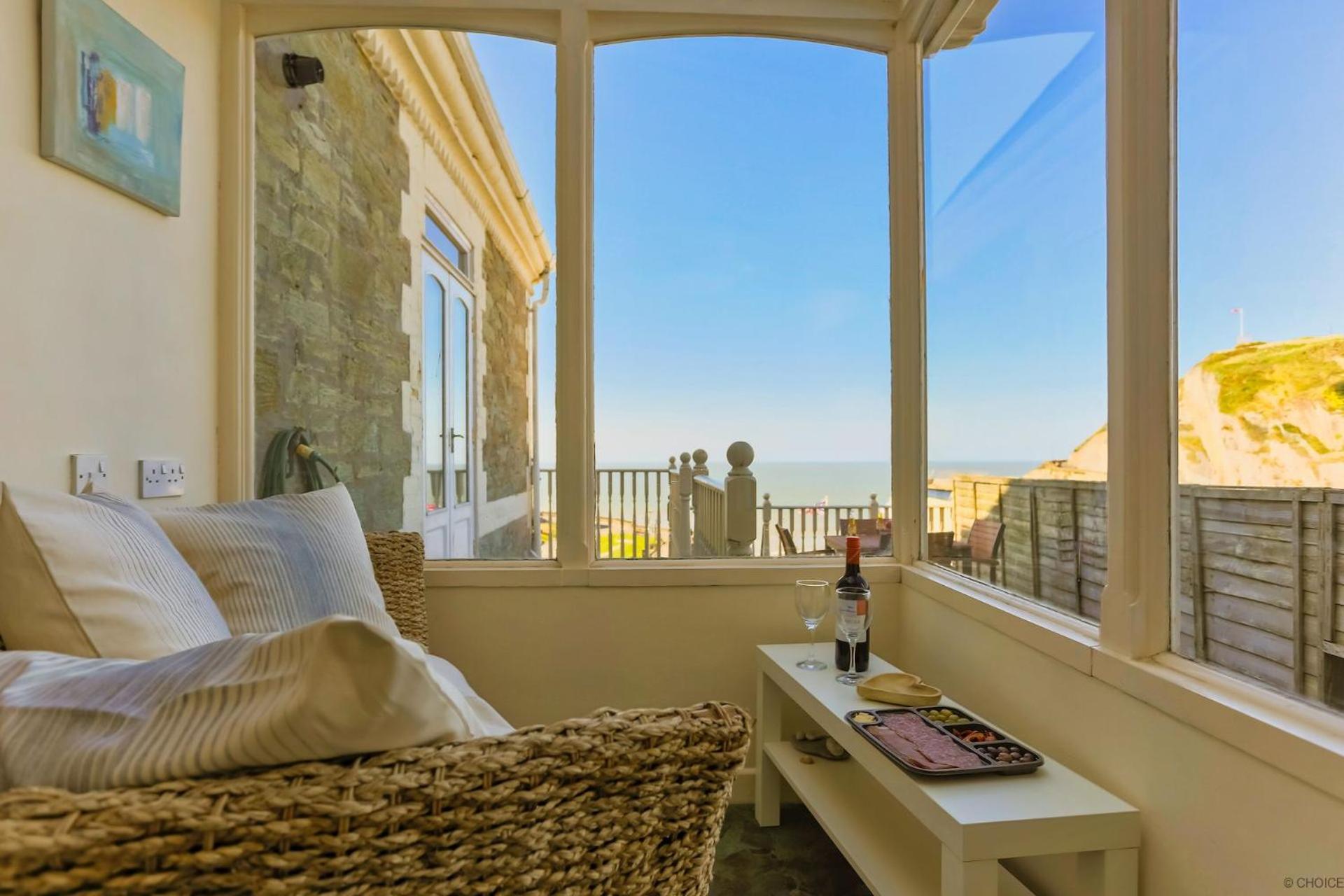 ILFRACOMBE RAPHAEL 2 Bedrooms view 3