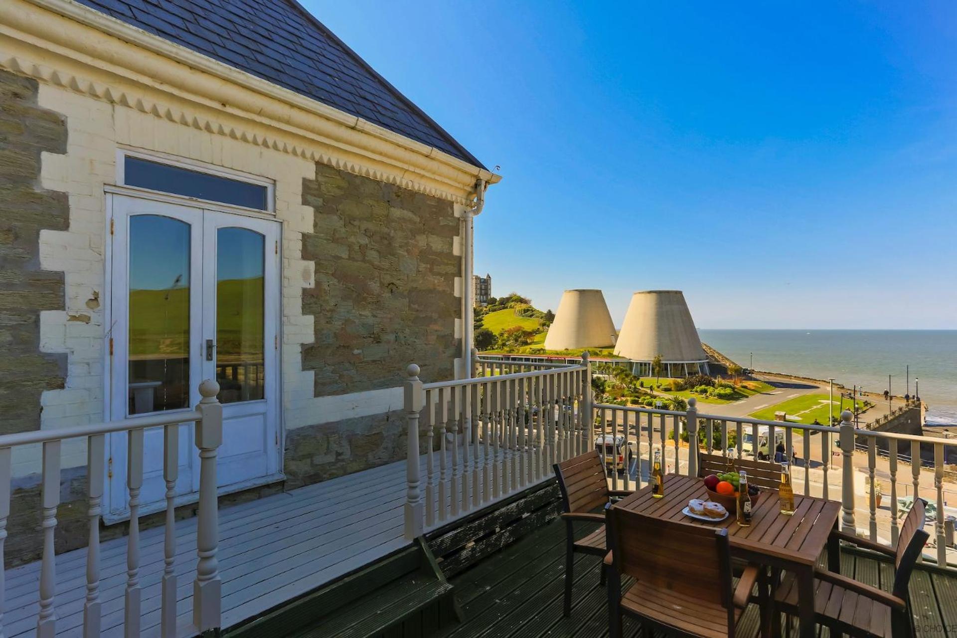 ILFRACOMBE RAPHAEL 2 Bedrooms view 4