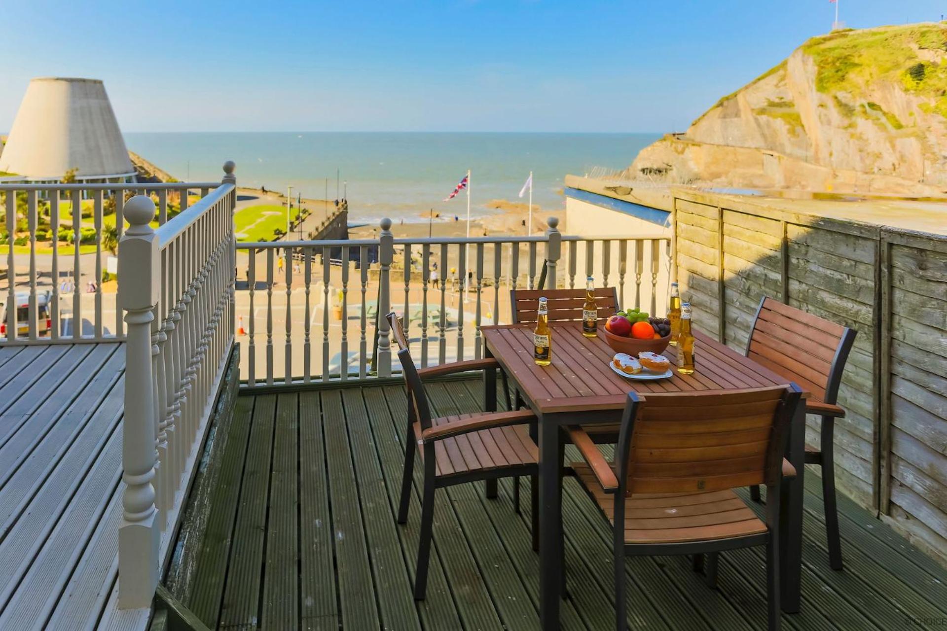 ILFRACOMBE RAPHAEL 2 Bedrooms view 2