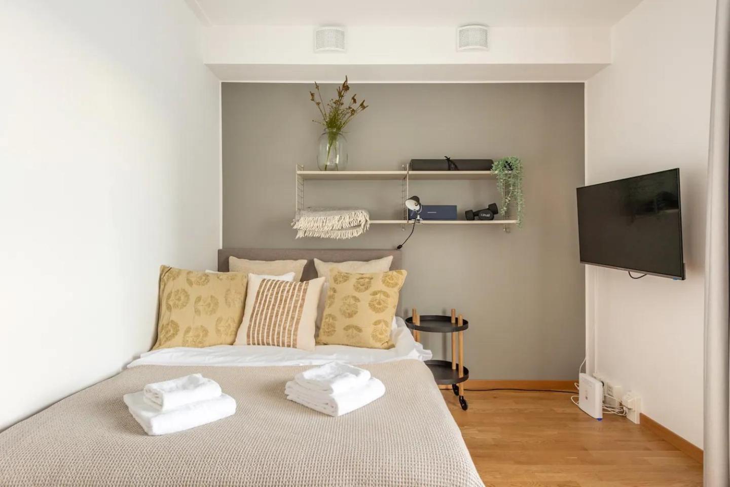 Luxury Business Studio Apartment - Garden View view 3