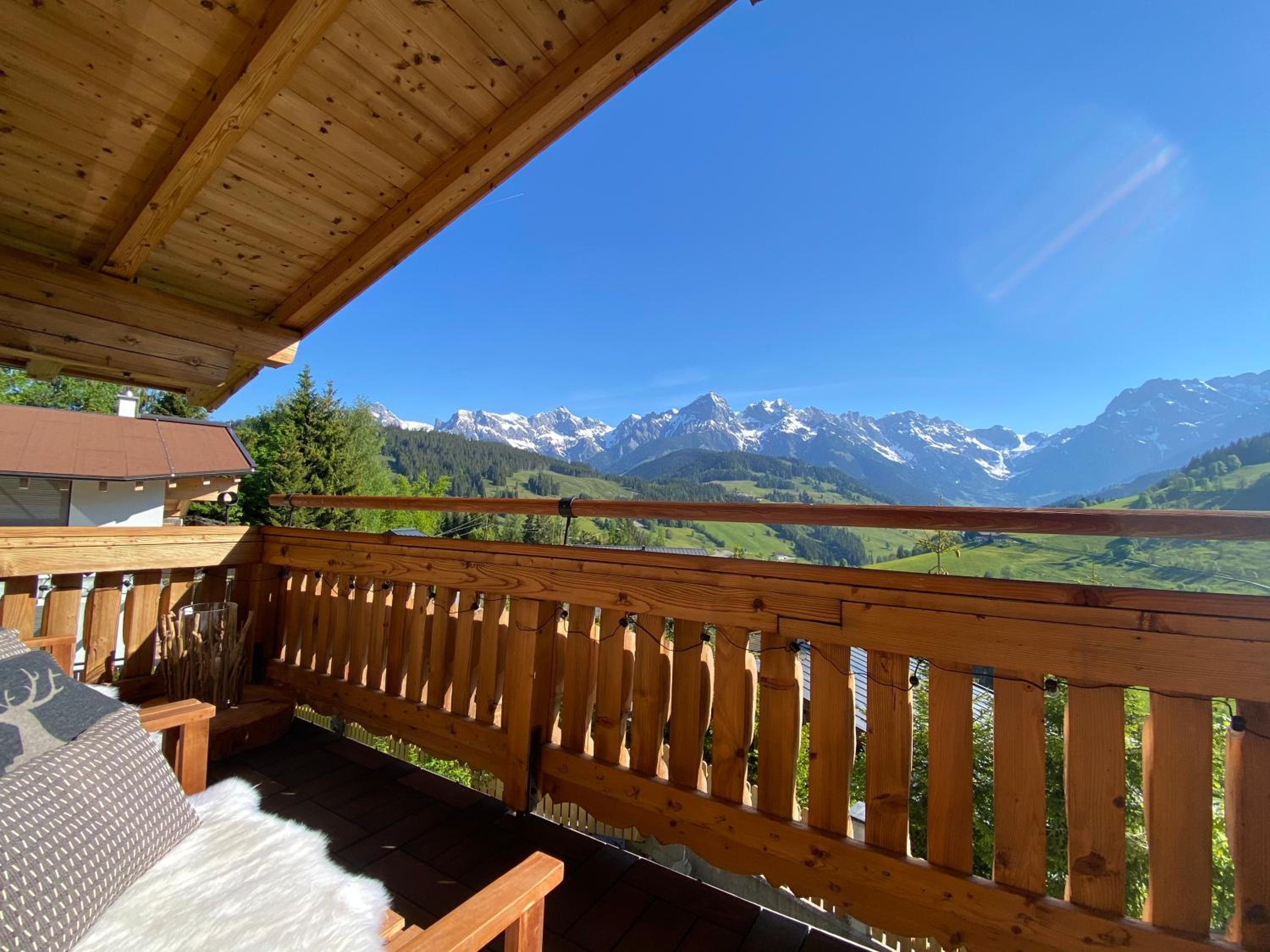 Ski-in & Ski-out out Chalet Maria with amazing mountain view
