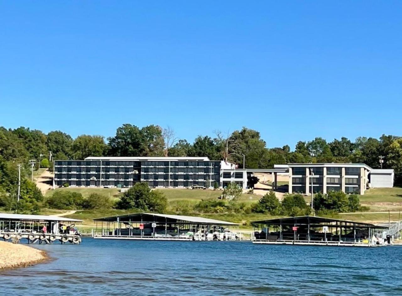 Hotel Lake Norfork Resort