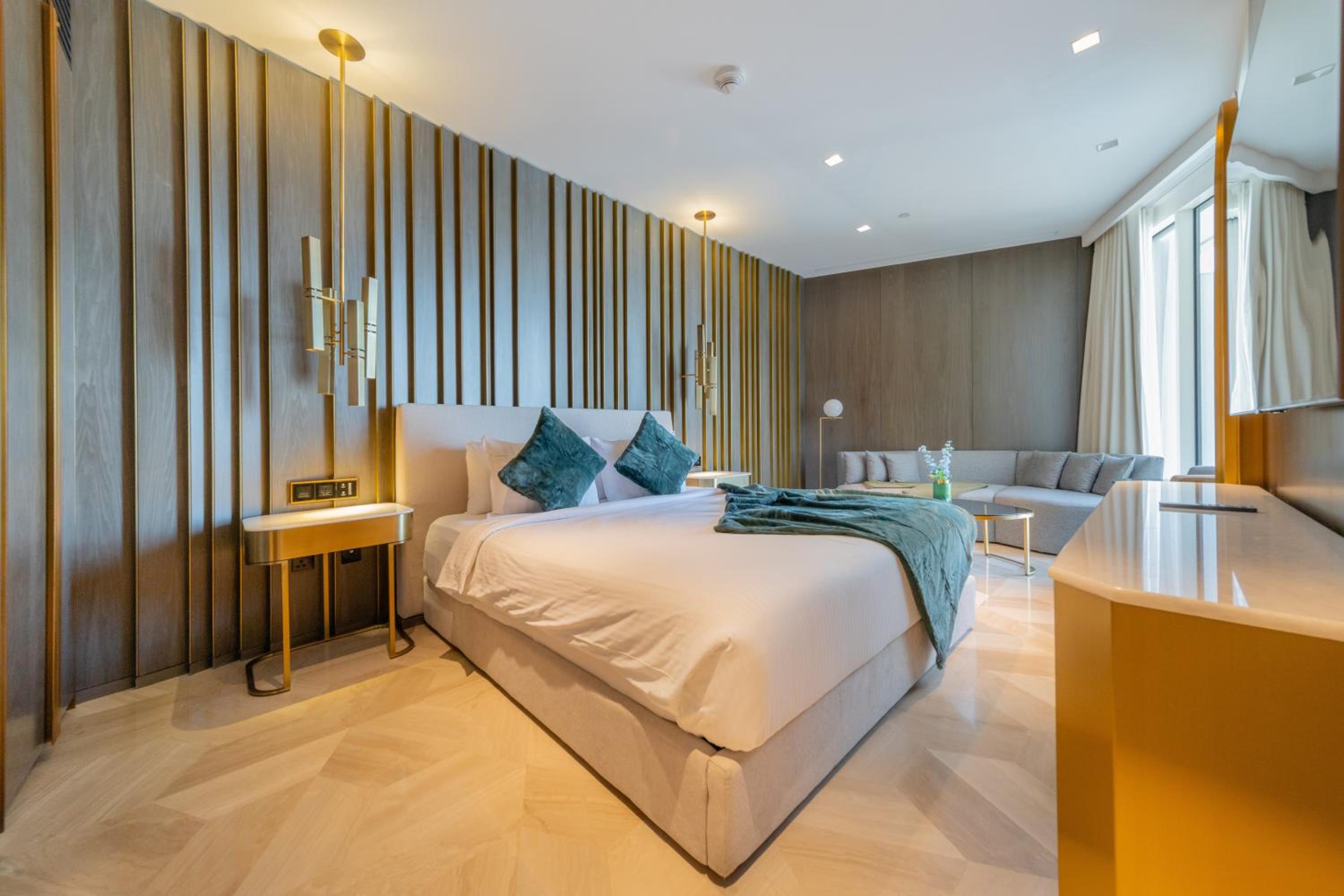 EDEN'S Homes & Villas - FIVE Palm Residences