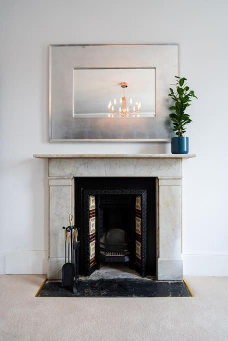 Luxury Penthouse Retreat with Amazing Ocean Views & Log Burner view 5