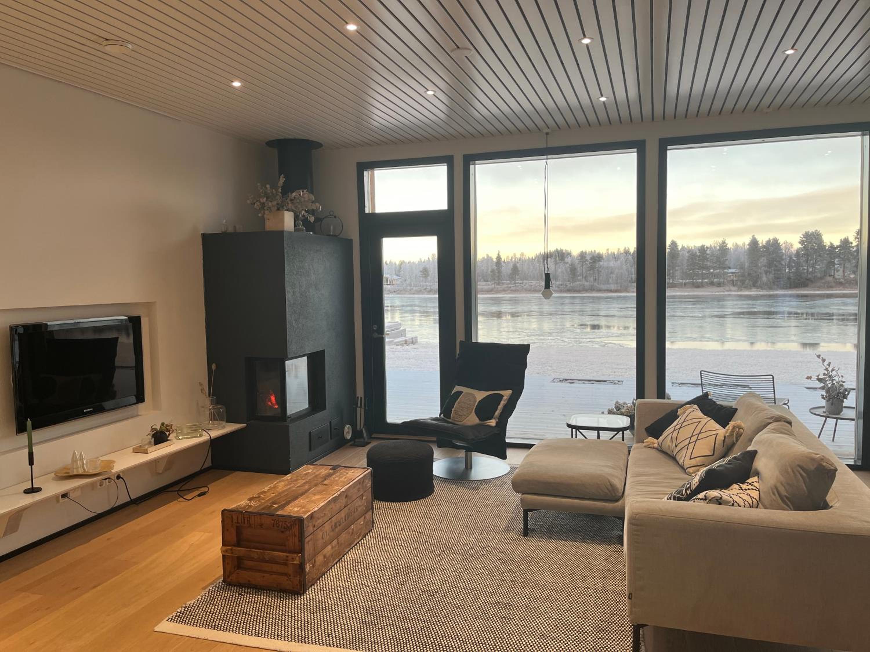 Arctic Riverside Villa