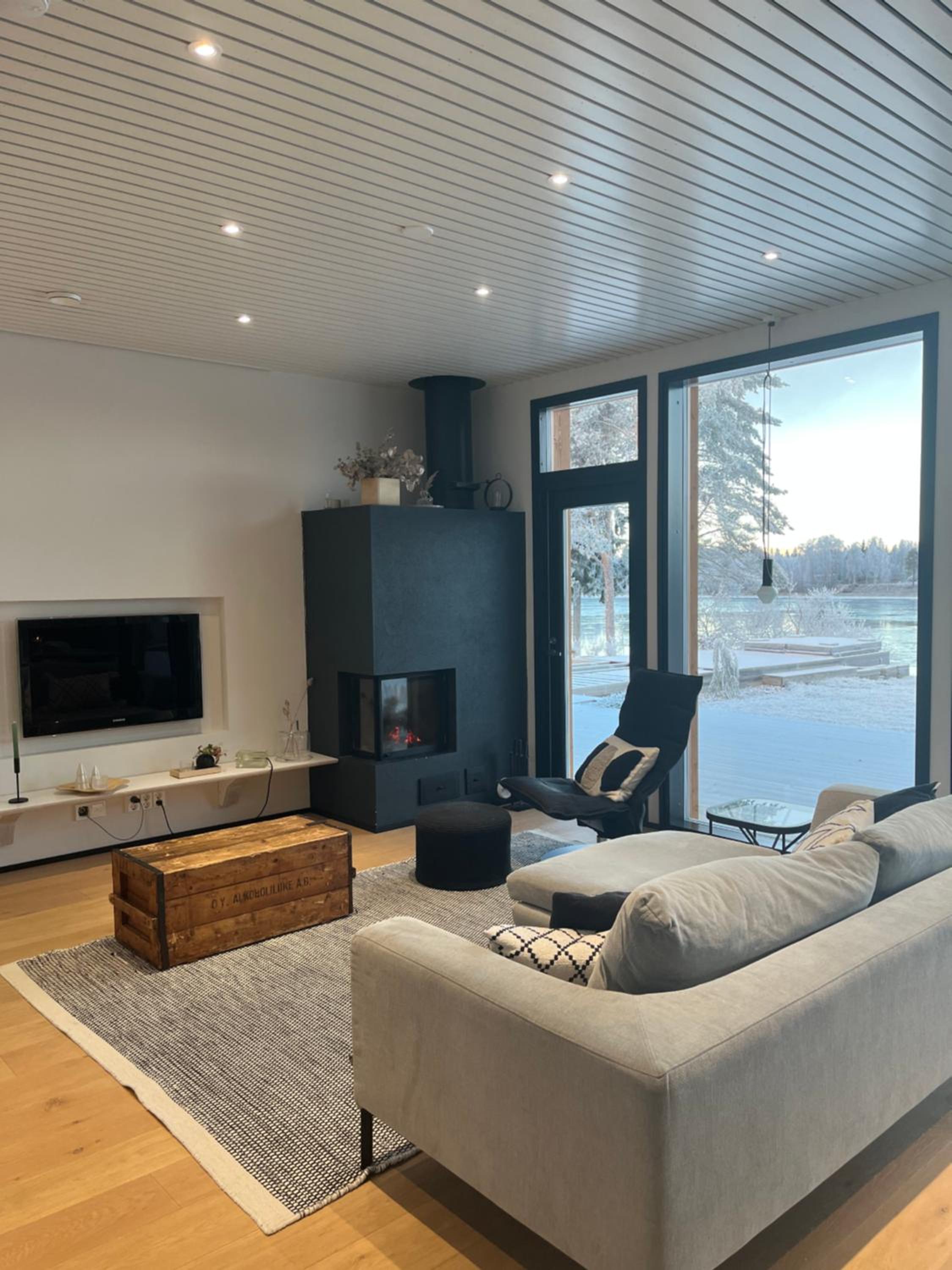 Arctic Riverside Villa