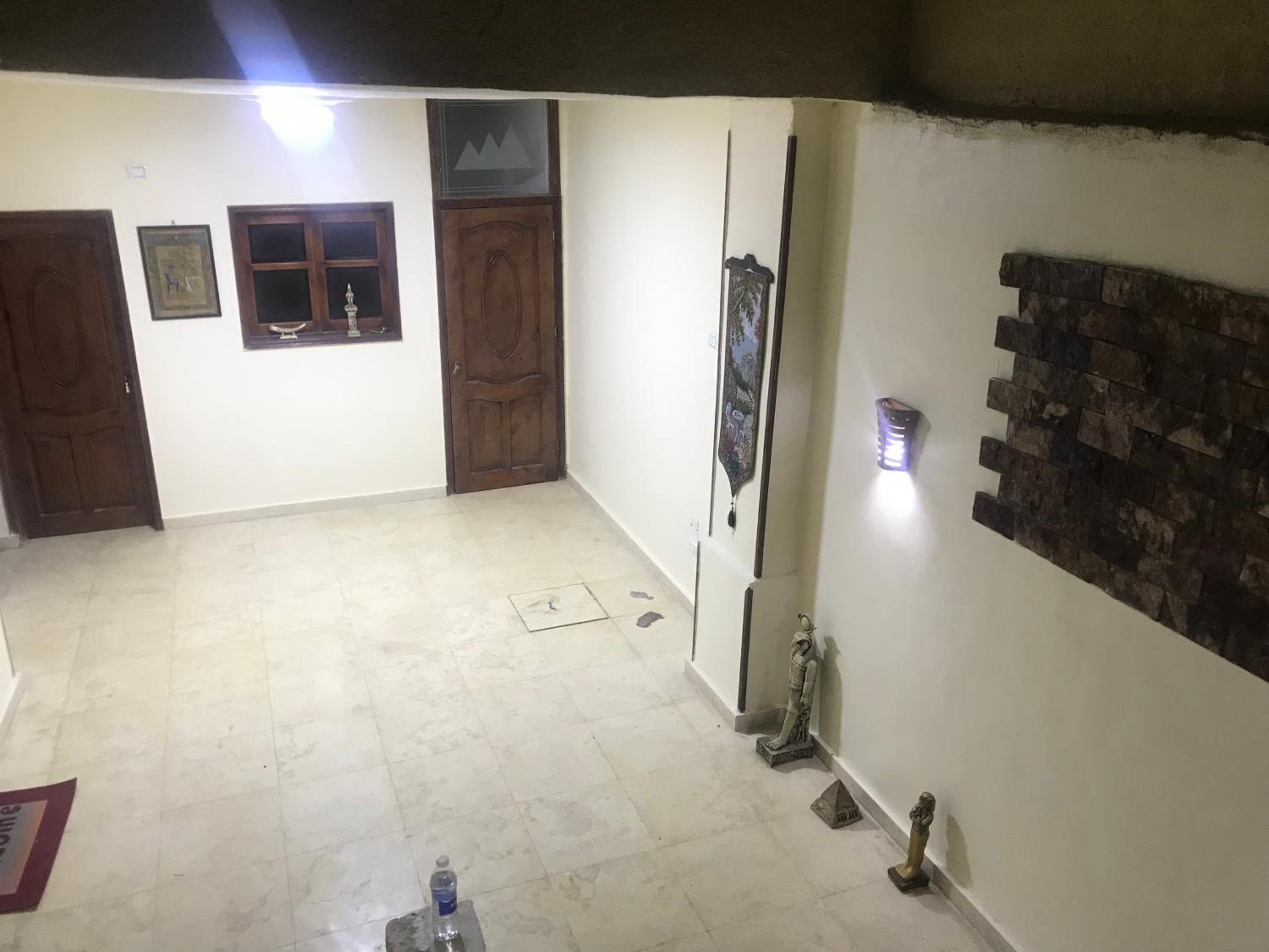 Pyramids Lounge Guest House
