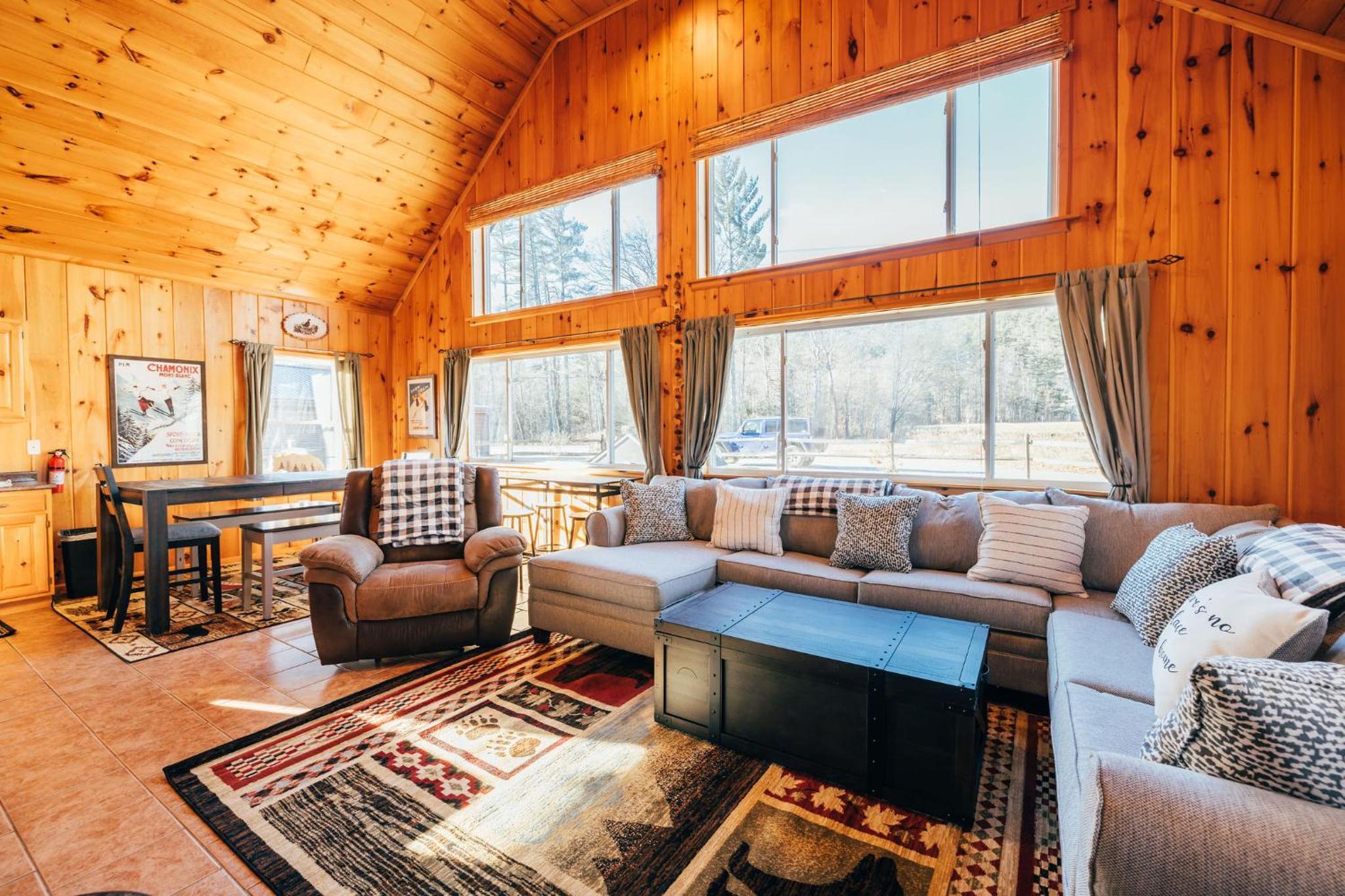 Ski Chalet w-Hot Tub, Only 3 min to Sunday River ski lifts! view 5
