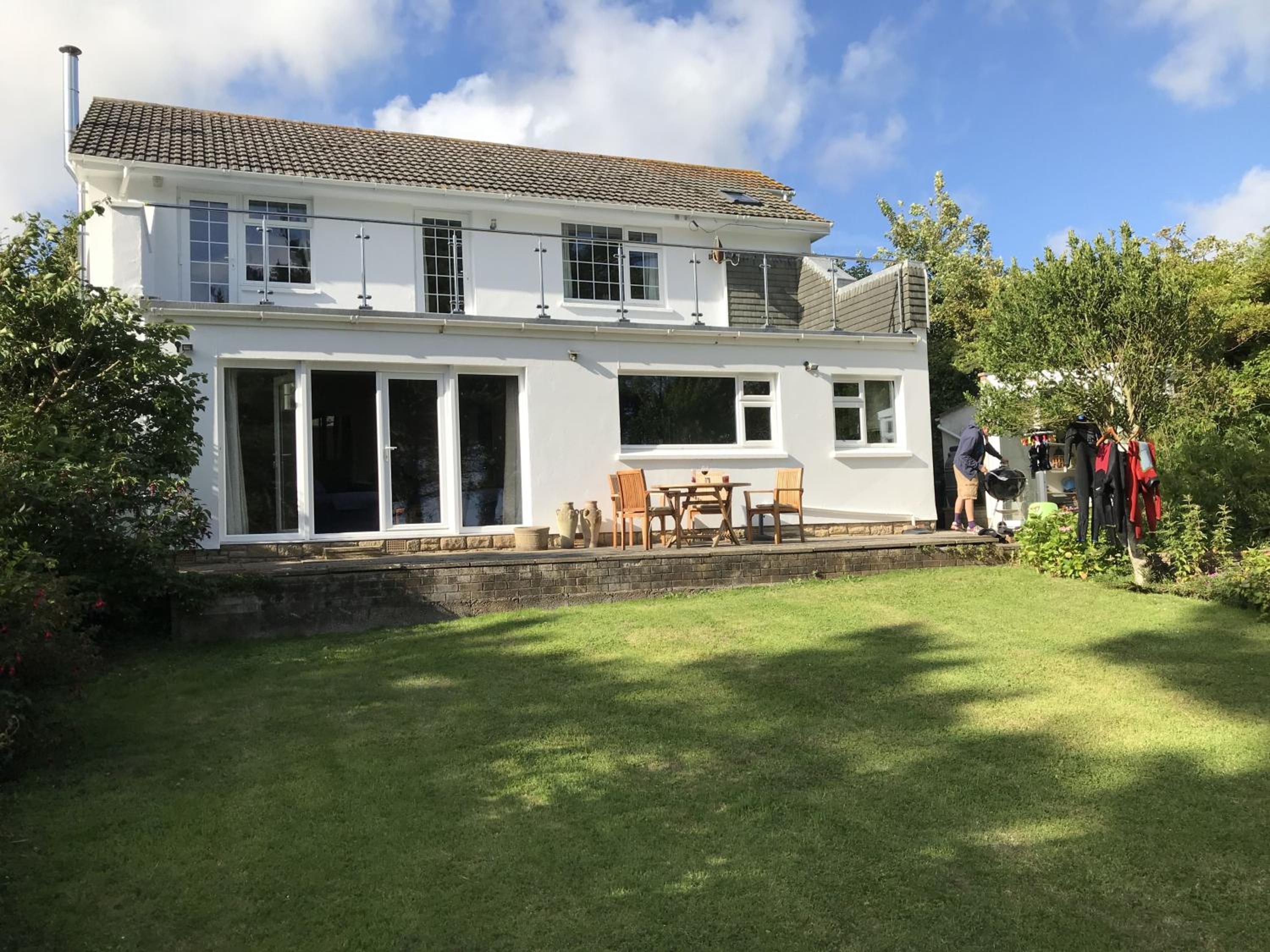 BRAUNTON WHITE HOUSE 4 Bedrooms view 3