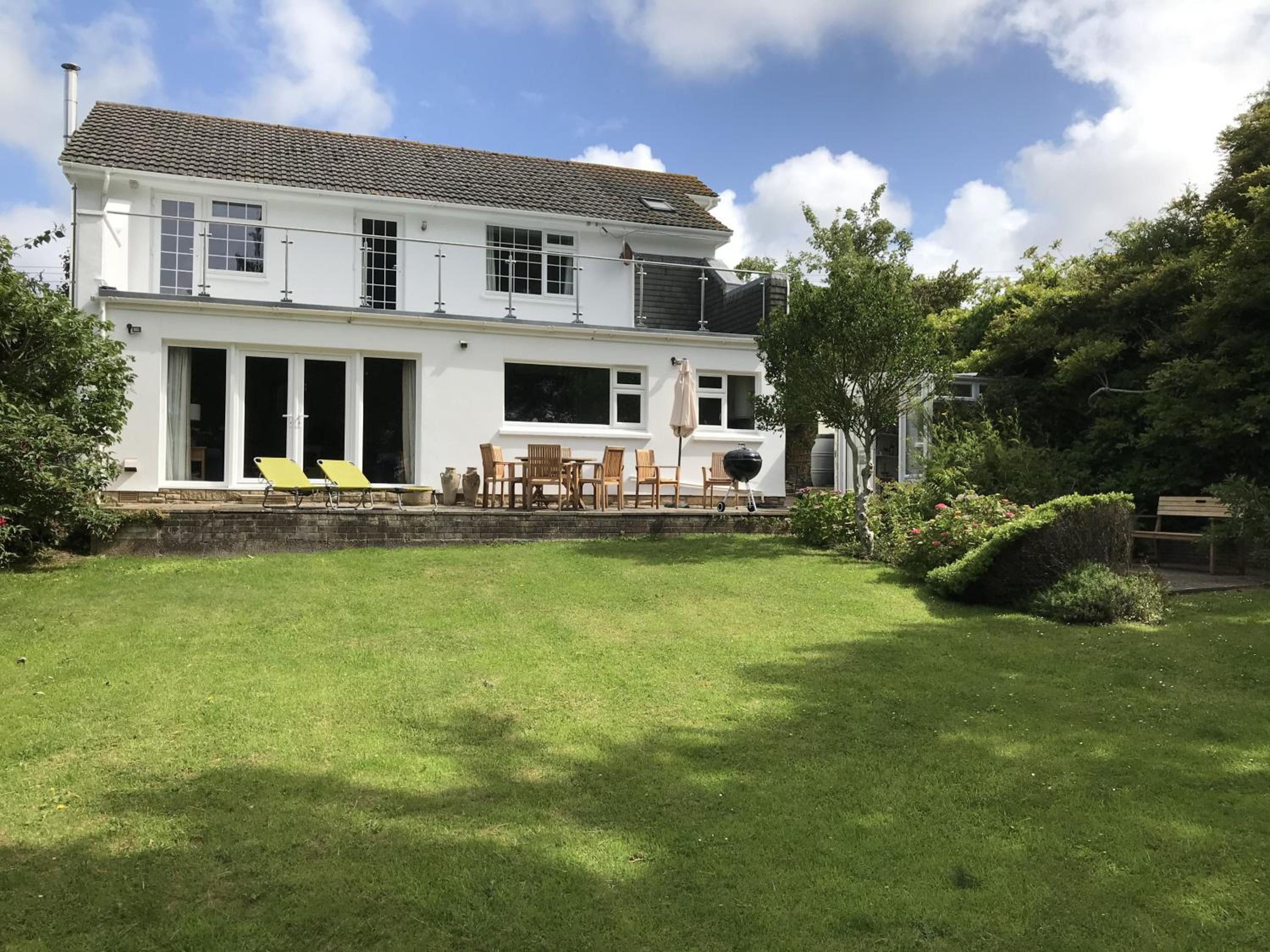 BRAUNTON WHITE HOUSE 4 Bedrooms view 4