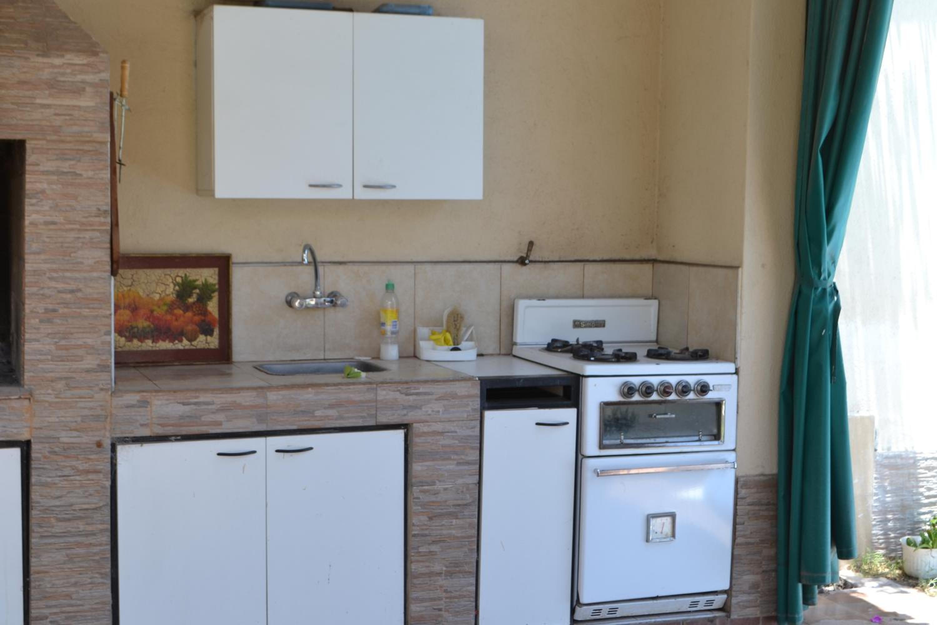 CASA AMPLIA CON COCHERA INCLUIDA CON CAPACIDAD HASTA 7 pasajeros