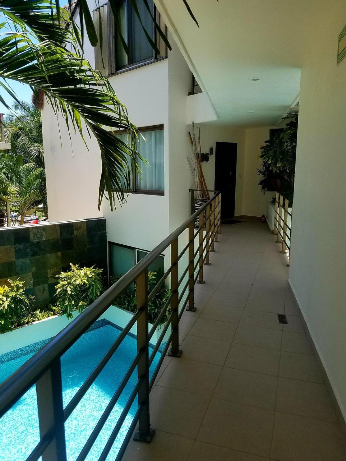 Stunning 1 Bedroom 1 Bathroom Modern Condo Few Blocks To The Beach And 5th Avenue