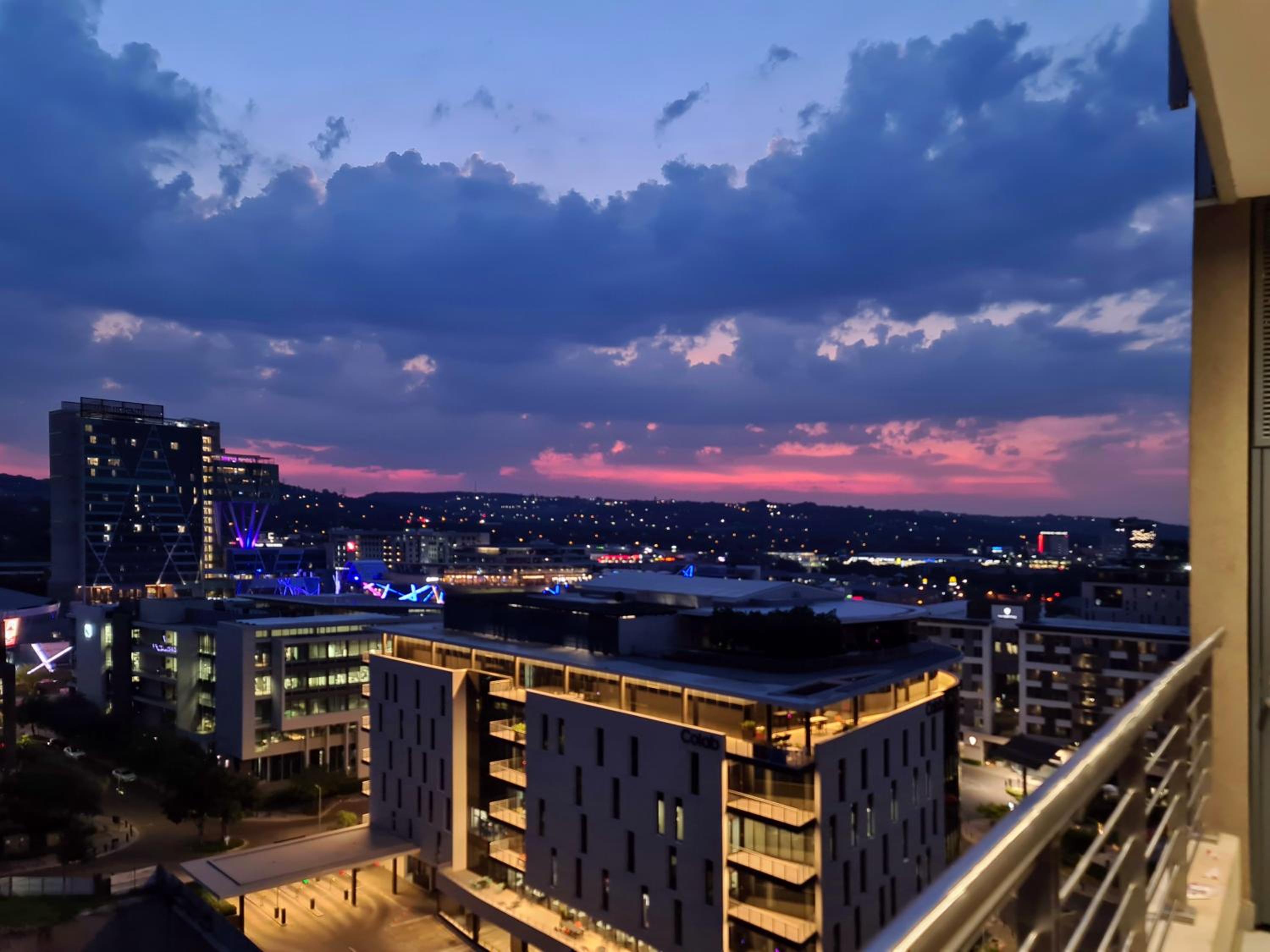 11 Floors in the Sky - Luxurious 1 Bedroom view 3