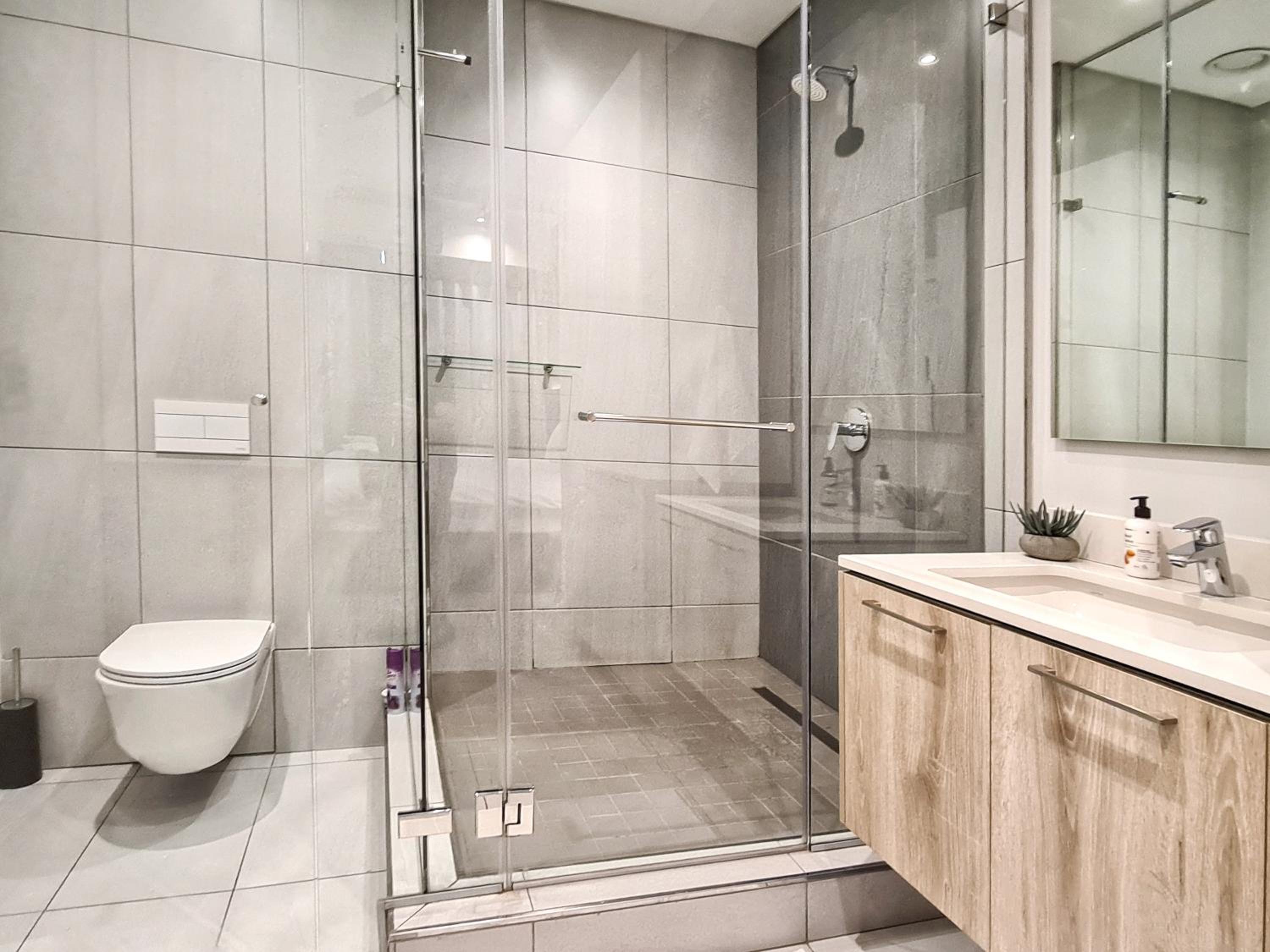 11 Floors in the Sky - Luxurious 1 Bedroom view 4