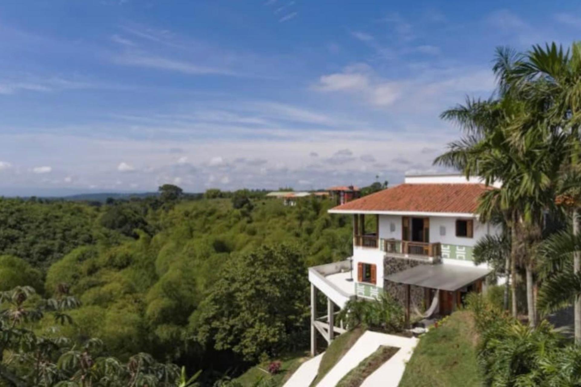 Casa Campestre Montenegro cerca al Parque del Café con piscina privada