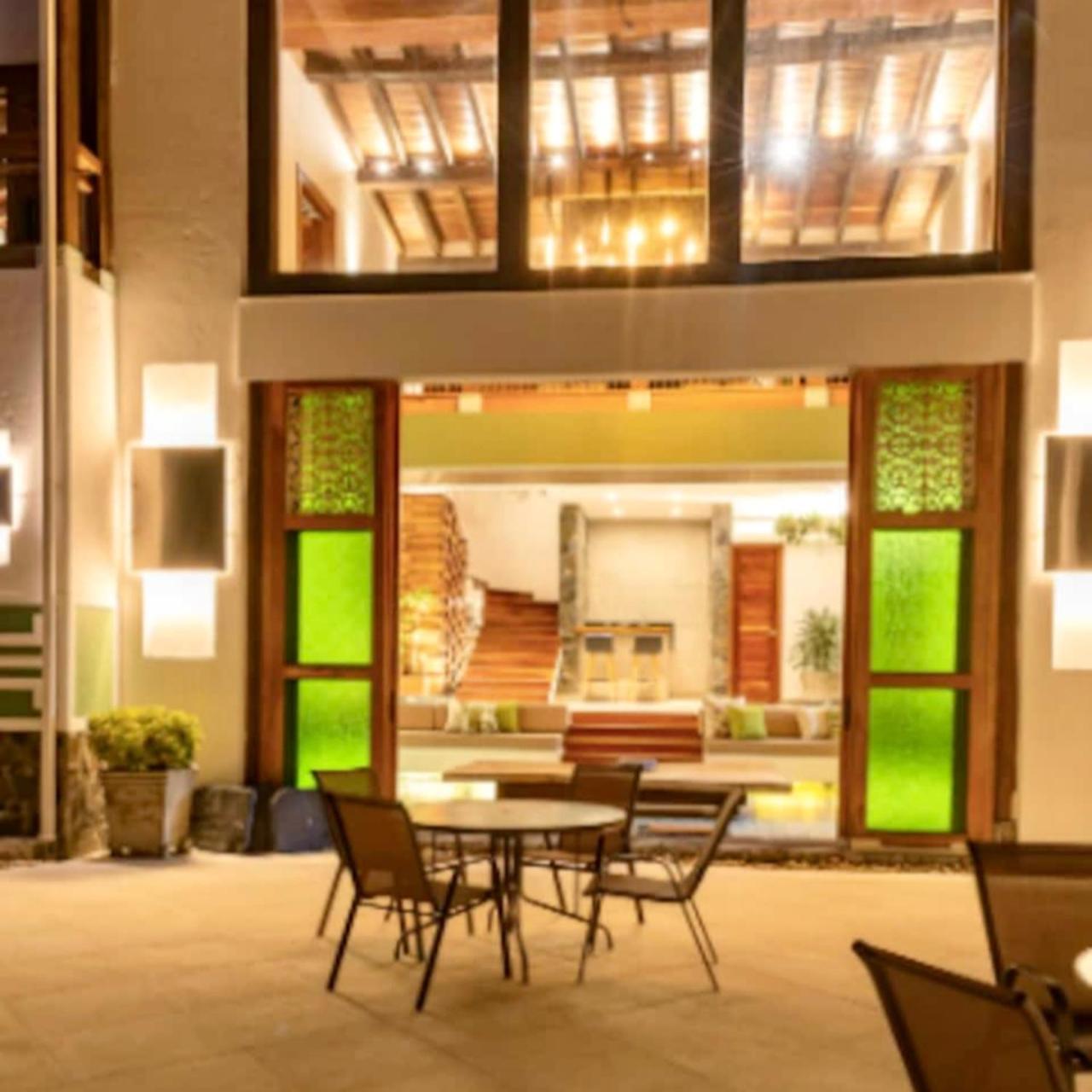 Casa Campestre Montenegro cerca al Parque del Café con piscina privada