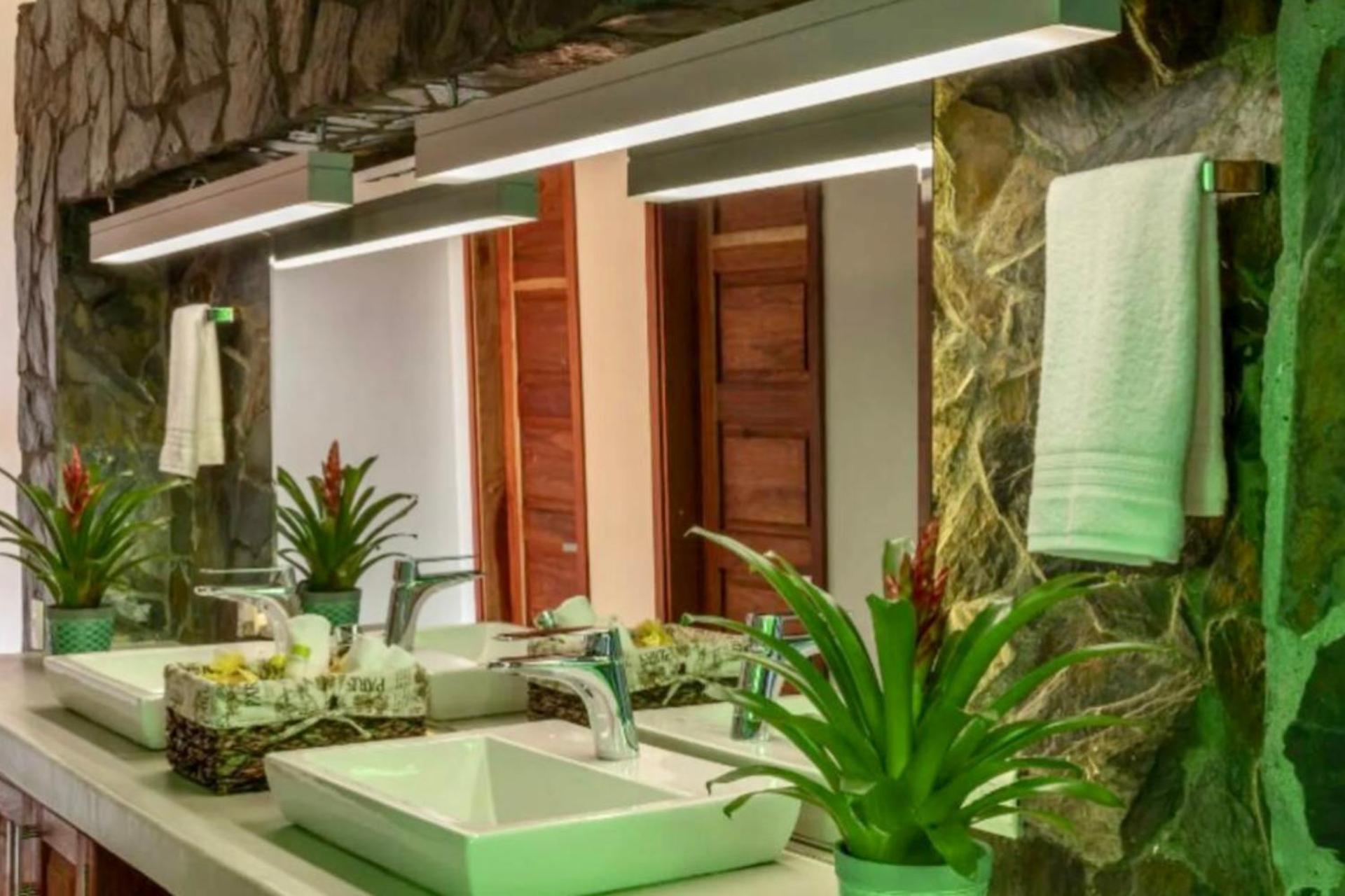 Casa Campestre Montenegro cerca al Parque del Café con piscina privada