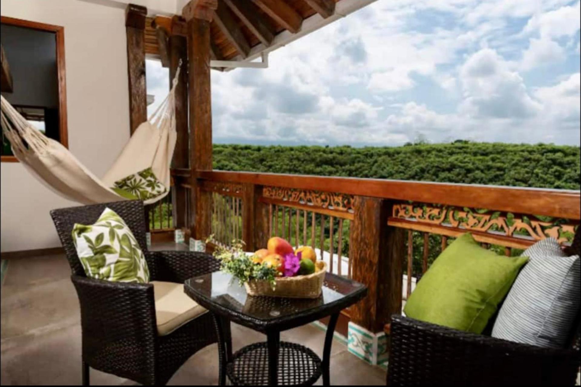 Casa Campestre Montenegro cerca al Parque del Café con piscina privada