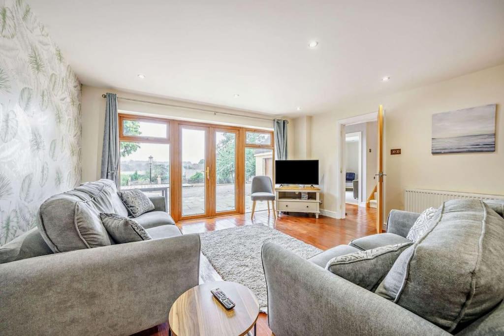 Beautiful 4-5 bedroom village house with rural views