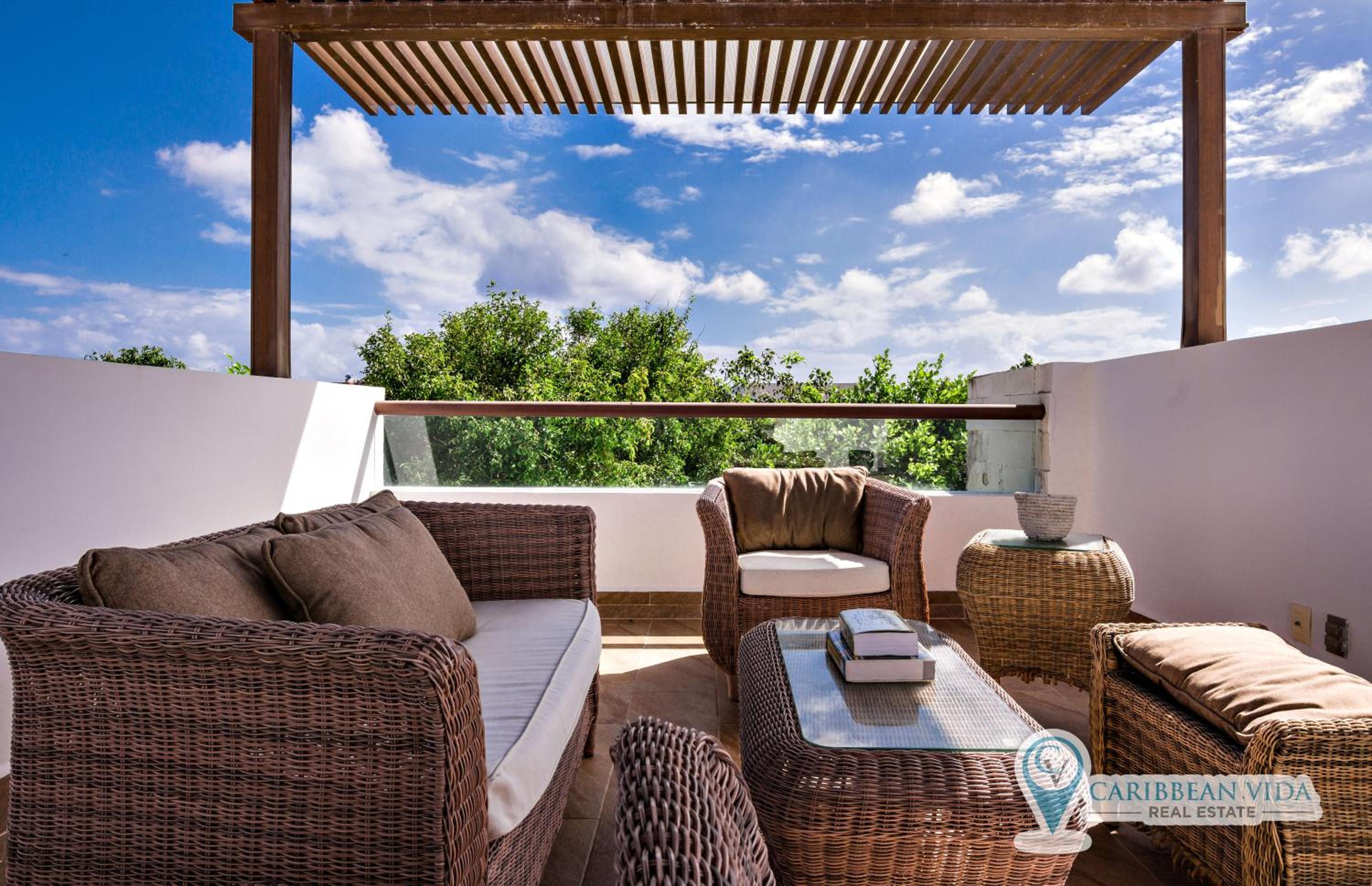 Hotel Townhome with private Rooftop & Jacuzzi - Beach across street - Image 1