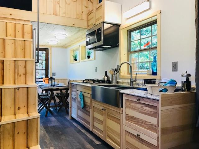 Umpqua's Last Resort - Wilderness Cabins, RV Park & Glamping view 3