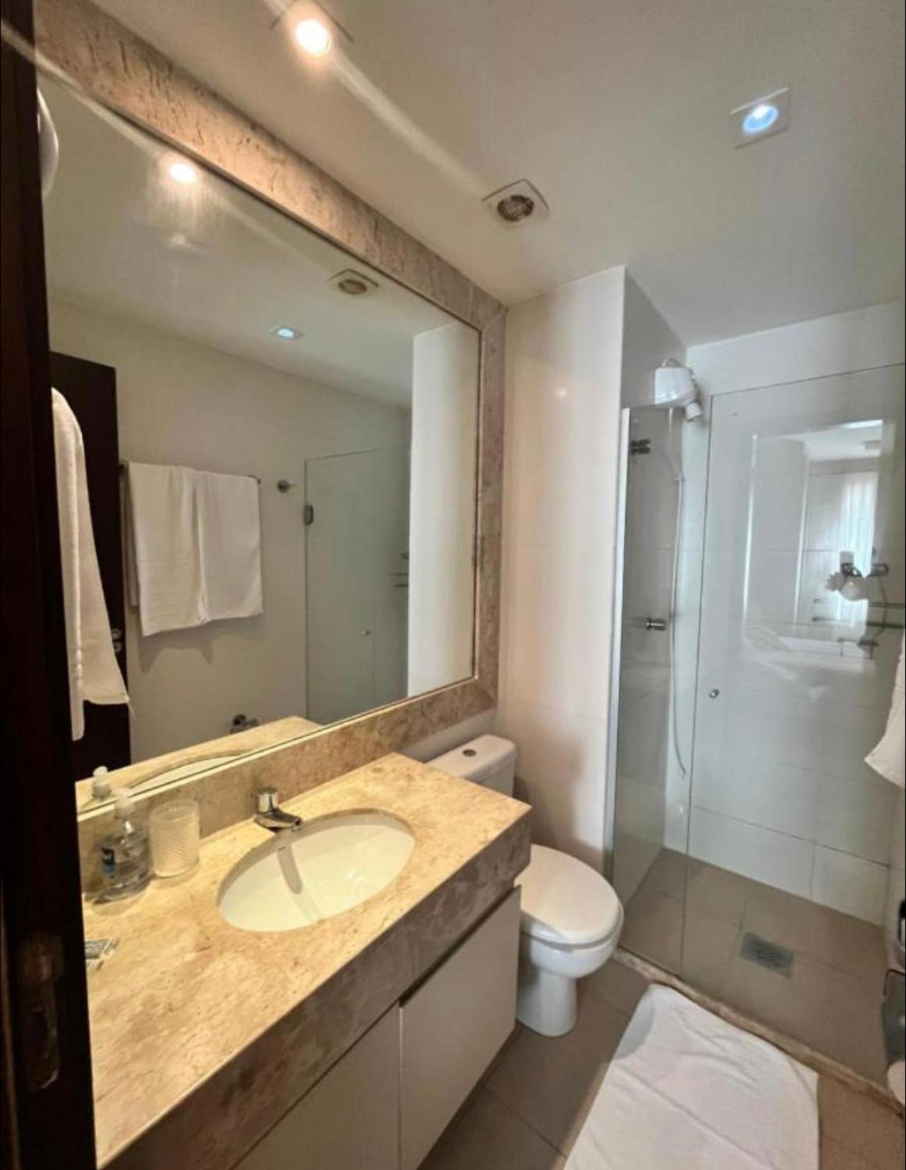 Flat moderno The Sun - beira lago