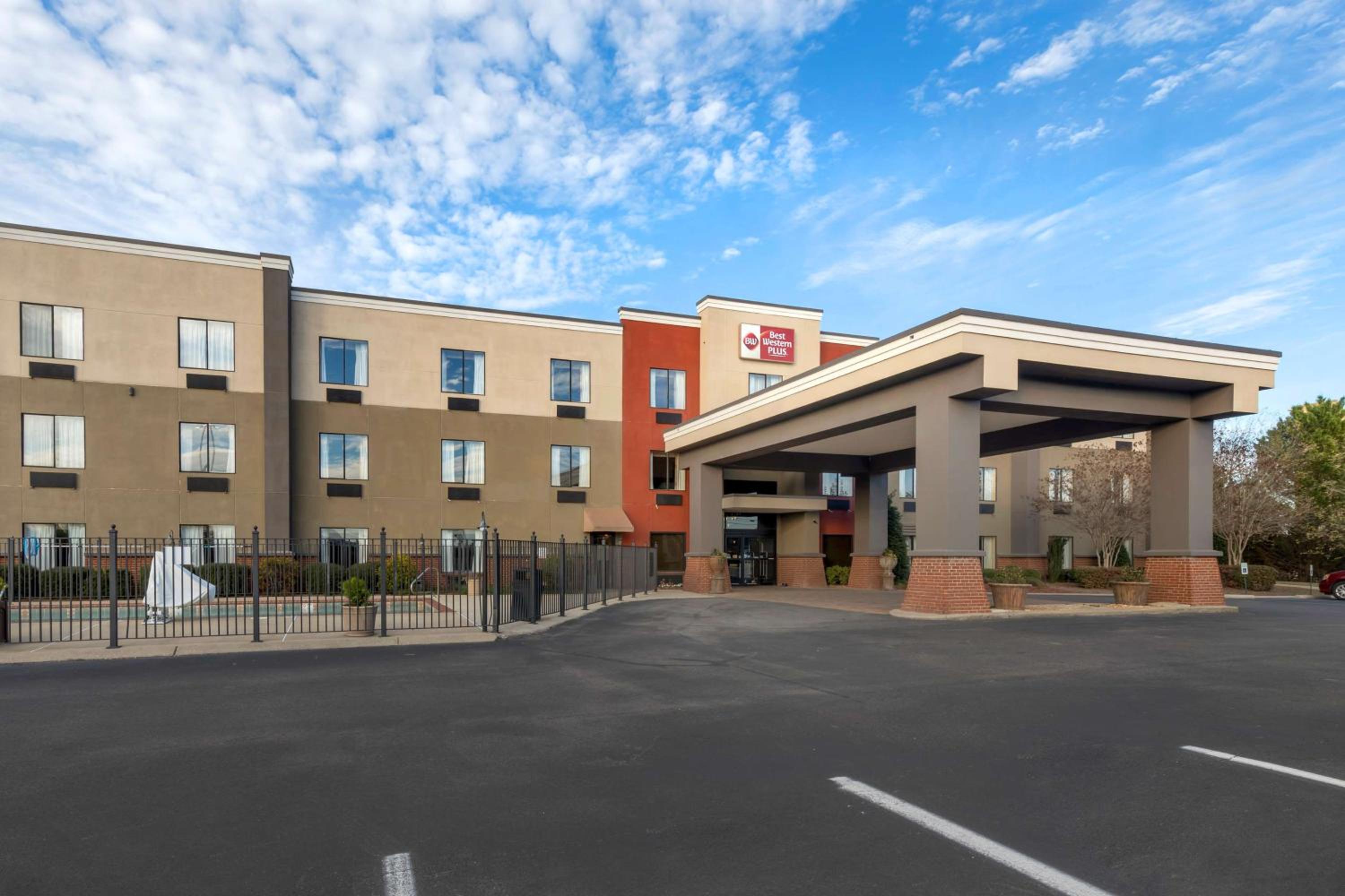 Gadsden Vacations - Best Western Plus Gadsden Hotel  Suites - Property Image 6