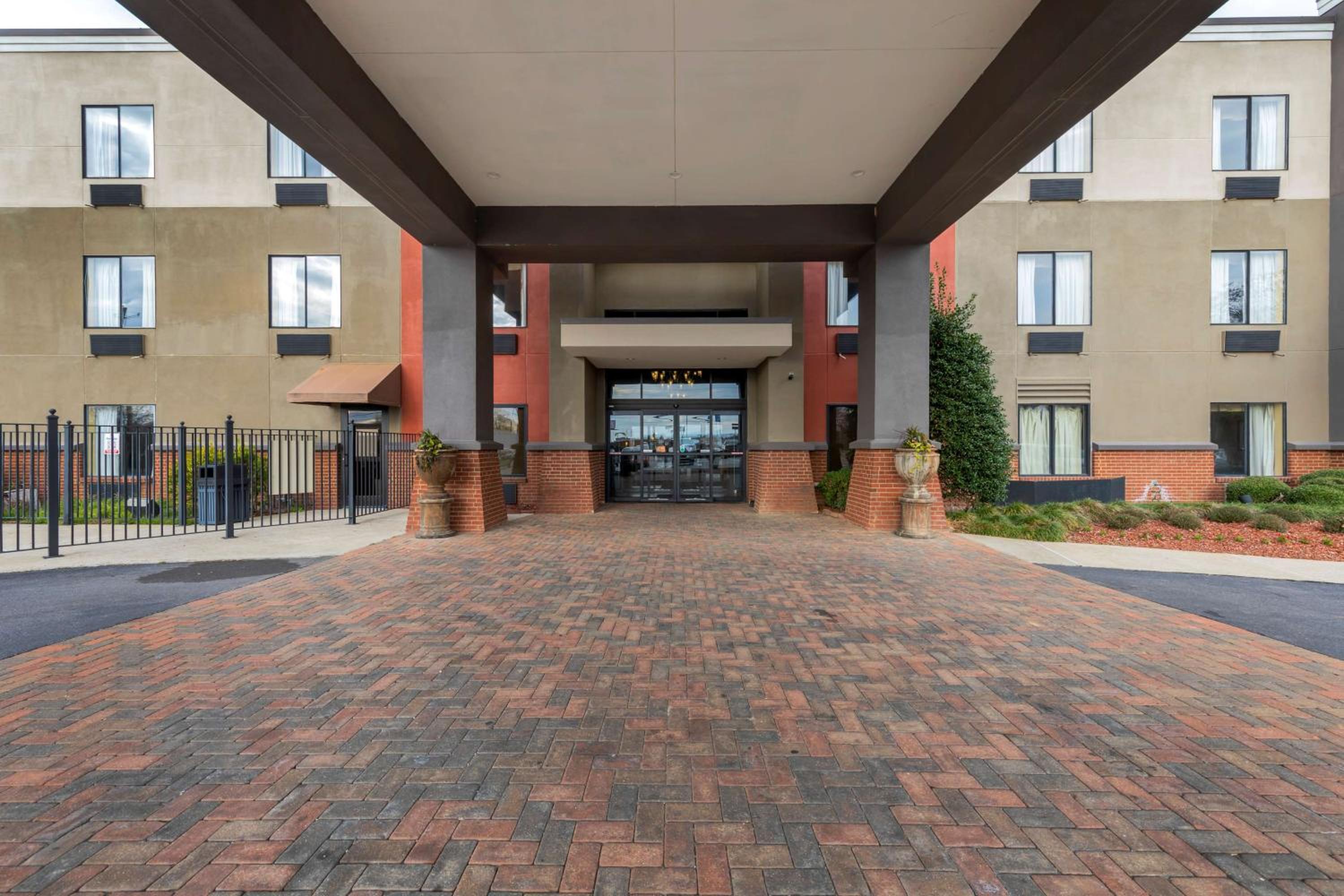 Gadsden Vacations - Best Western Plus Gadsden Hotel  Suites - Property Image 10