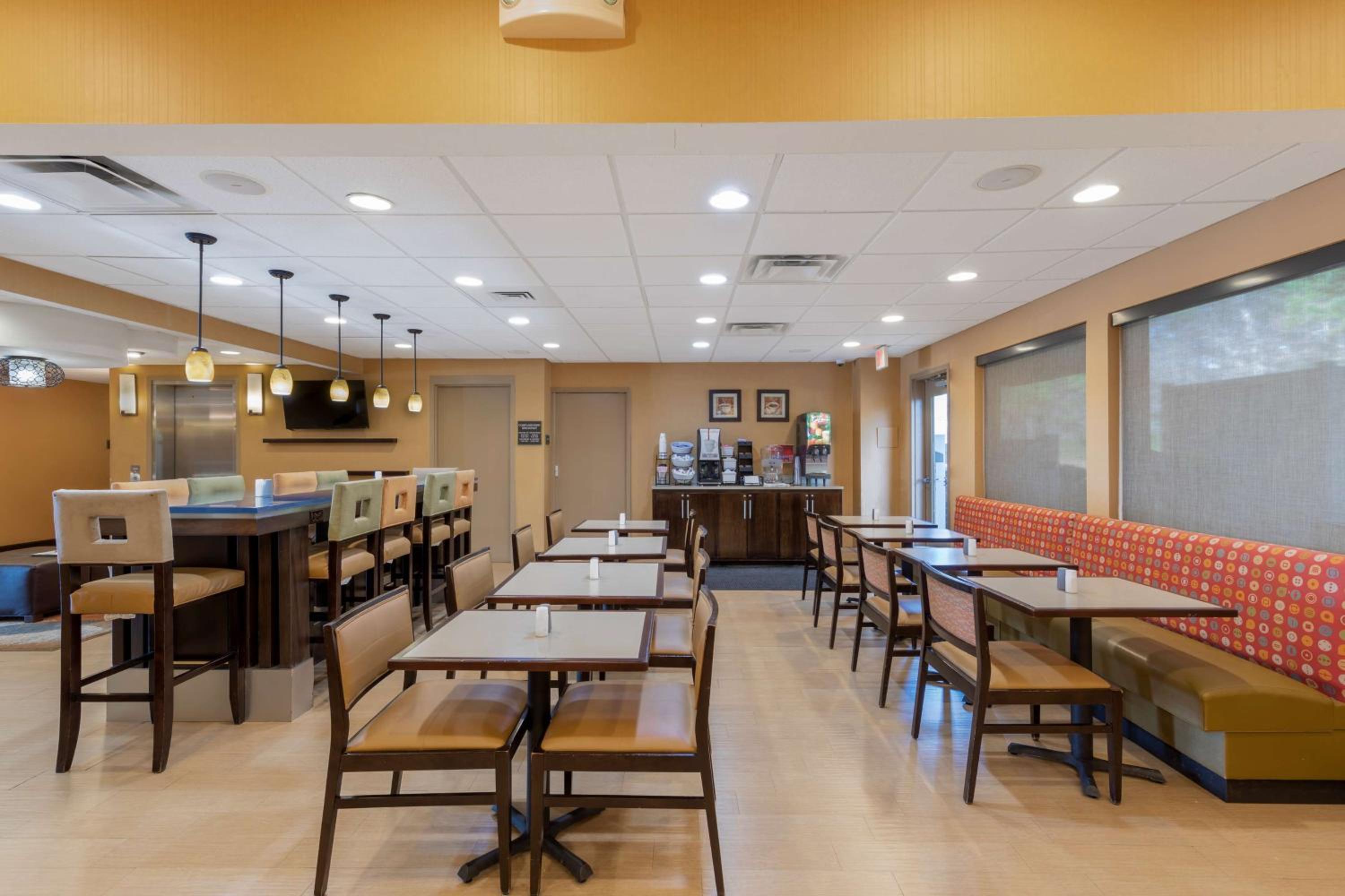 Gadsden Vacations - Best Western Plus Gadsden Hotel  Suites - Property Image 37