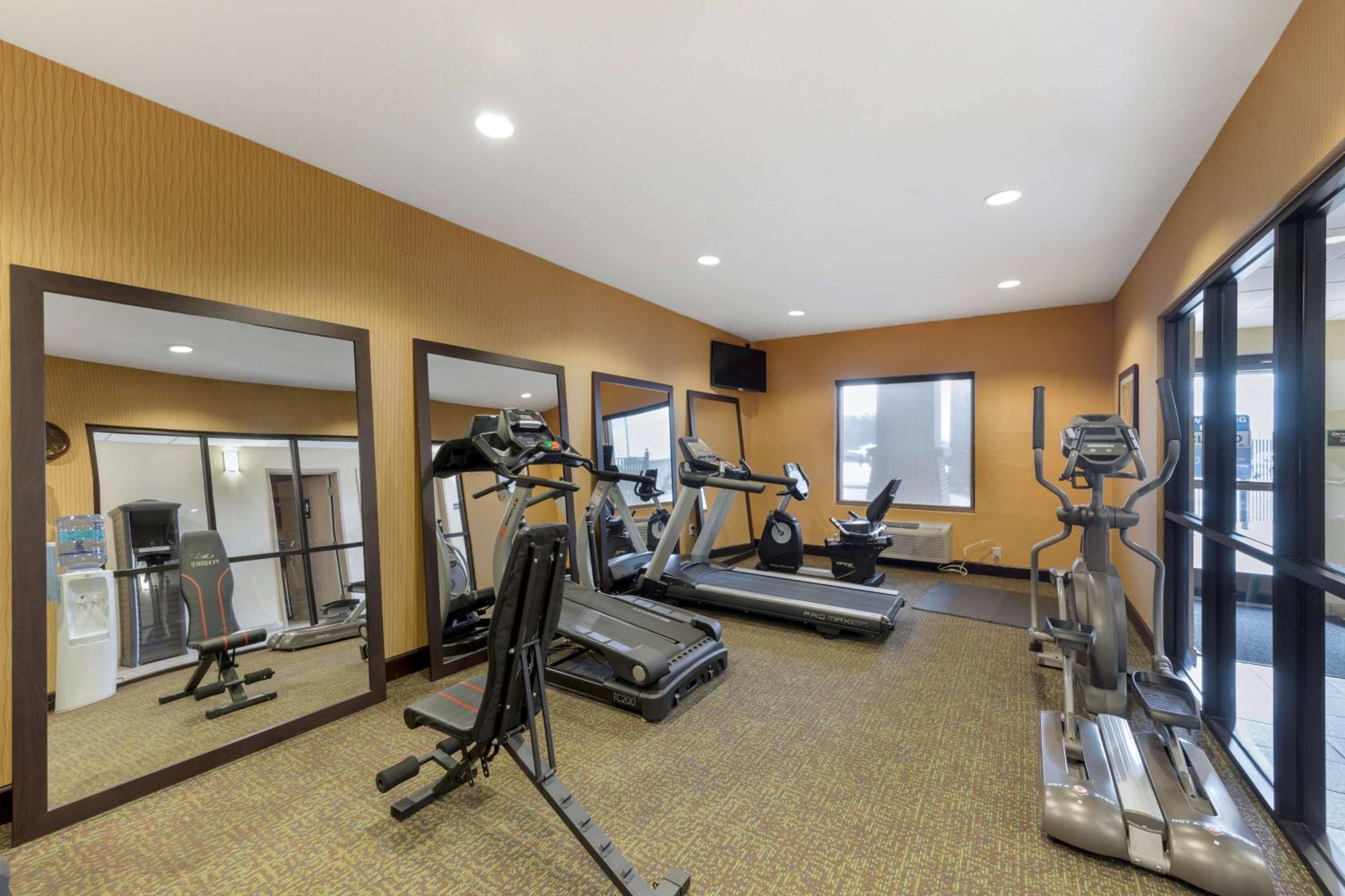 Gadsden Vacations - Best Western Plus Gadsden Hotel  Suites - Property Image 12
