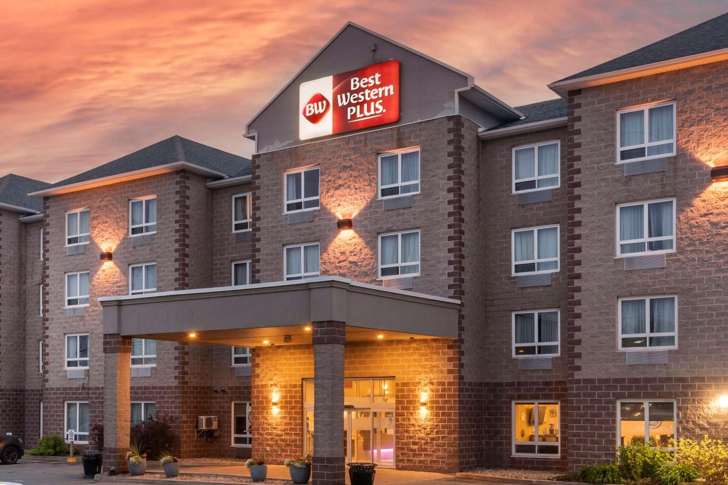 Best Western Plus Dartmouth Hotel & Suites-0